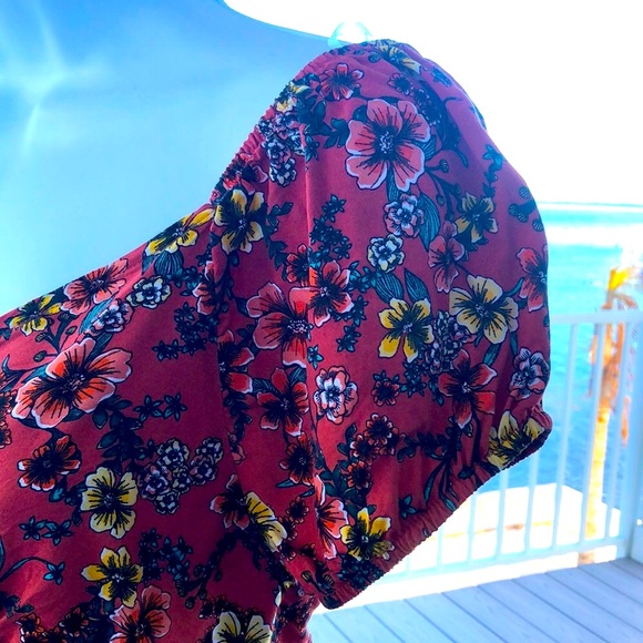 NO BOUNDARIES RUCHED & GATHERED SHORT SLEEVE CROP TOP • FLORAL PATTERN • sz M - Picture 4 of 14